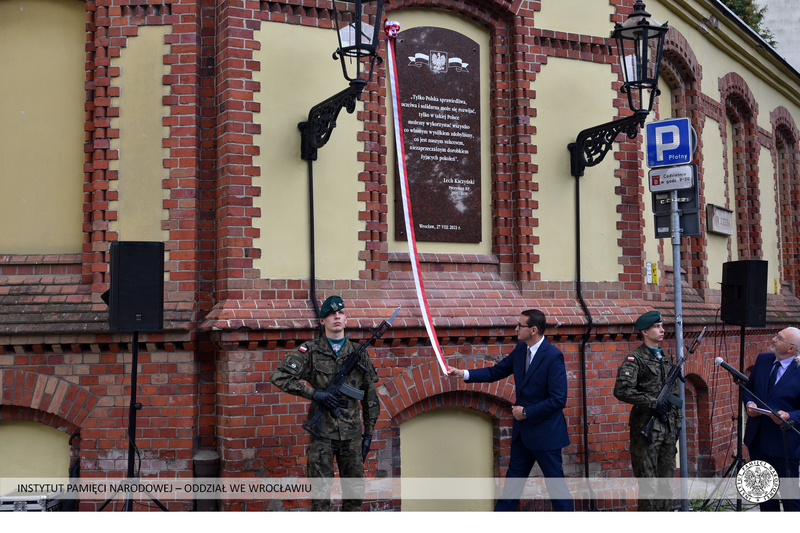 Odsłonięcie tablicy poświęconej prezydentowi Lechowi Kaczyńskiemu – Wrocław, 27 sierpnia 2021