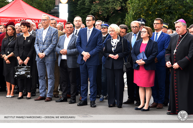 Odsłonięcie tablicy poświęconej prezydentowi Lechowi Kaczyńskiemu – Wrocław, 27 sierpnia 2021