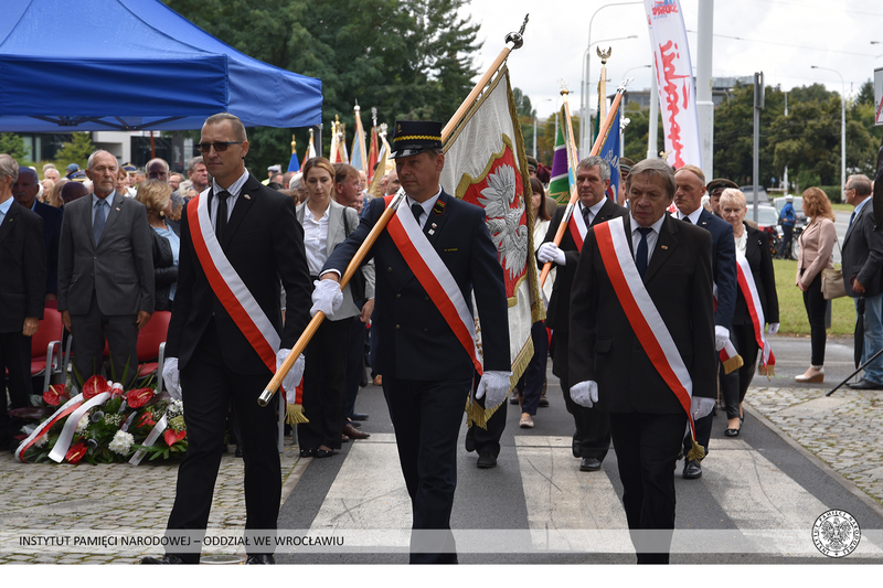 Uroczystości pod tablicą upamiętniającą 41. rocznicę powstania NSZZ „Solidarność”