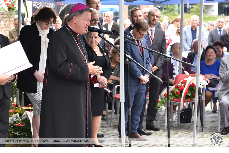 Uroczystości pod tablicą upamiętniającą 41. rocznicę powstania NSZZ „Solidarność”