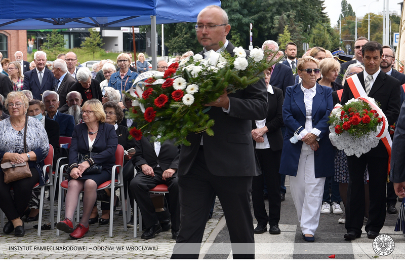 Uroczystości pod tablicą upamiętniającą 41. rocznicę powstania NSZZ „Solidarność”