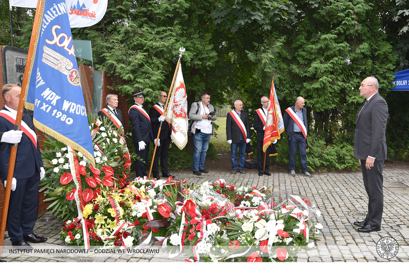 Uroczystości pod tablicą upamiętniającą 41. rocznicę powstania NSZZ „Solidarność”
