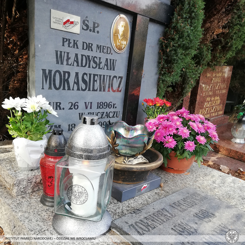 Znicze na dolnośląskich grobach bohaterów walk o wolność Polski