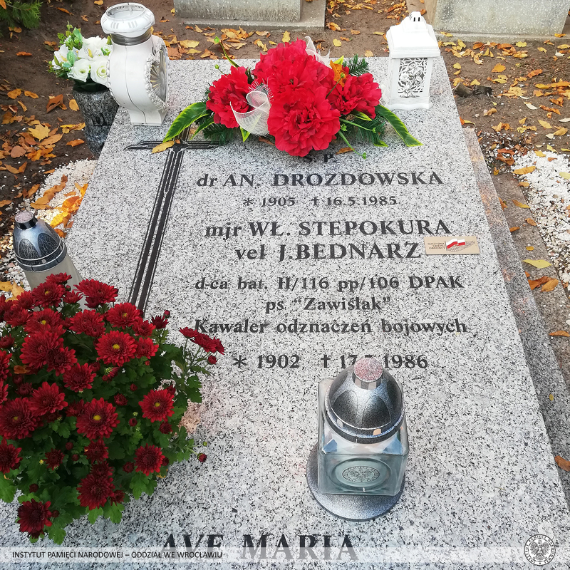 Znicze na dolnośląskich grobach bohaterów walk o wolność Polski