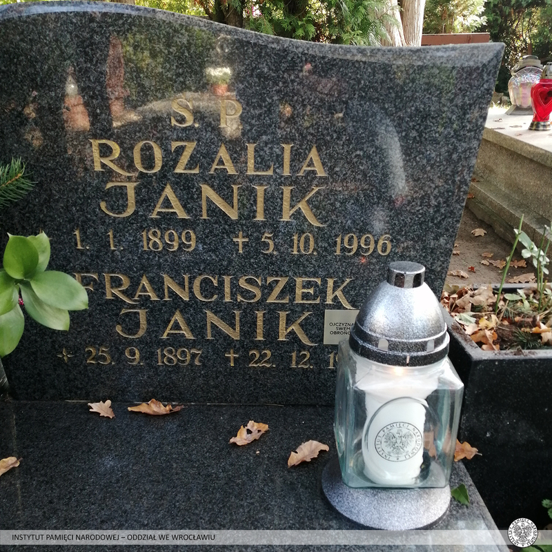 Znicze na dolnośląskich grobach bohaterów walk o wolność Polski