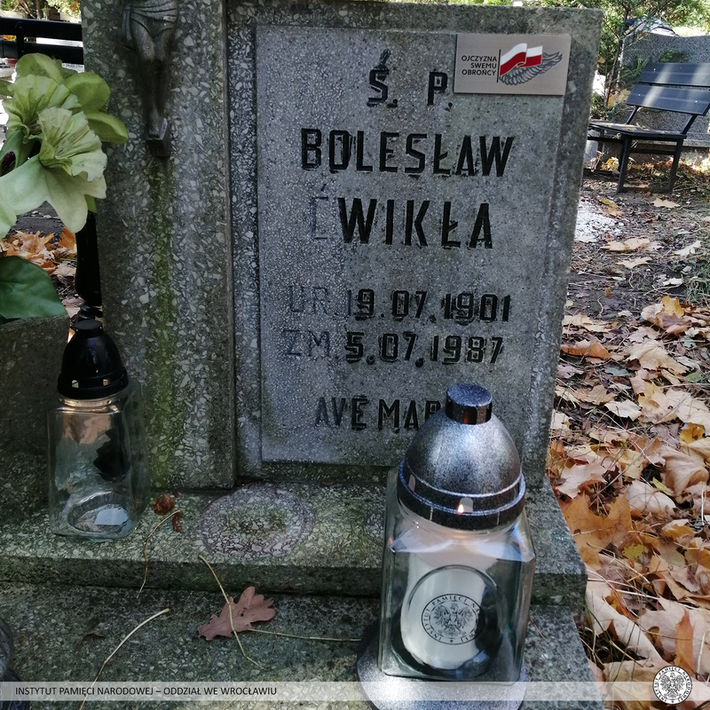 Znicze na dolnośląskich grobach bohaterów walk o wolność Polski