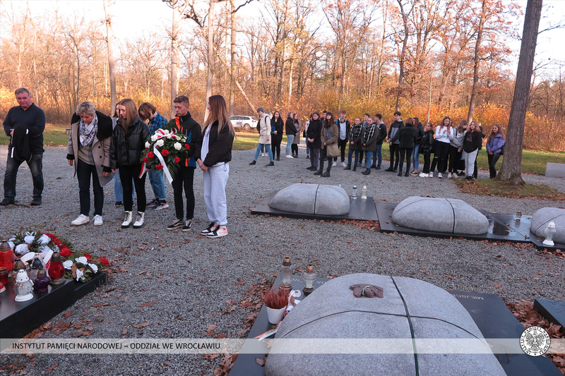 Terenowa lekcja historii o losach żołnierzy NSZ ze zgrupowania kpt. Henryka Flamego „Bartka” – Kluczbork, 9 listopada 2021