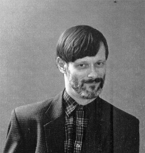 Romuald Lazarowicz (1953–2019), bibliotekarz, archiwista, grafik, działacz opozycji demokratycznej, redaktor naczelny konspiracyjnego pisma „Z dnia na dzień”, organizator sieci podziemnych drukarni i radiostacji SW we Wrocławiu, wydawca i publicysta (zbiory rodziny Lazarowiczów)