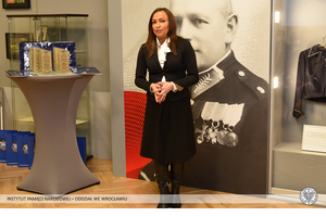 Dr Katarzyna Pawlak-Weiss, p.o. naczelnika Oddziałowego Biura Edukacji narodowej IPN we Wrocławiu przedstawiła historię policji w II RP.