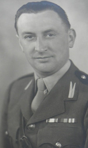 Jan Witold Ostiadel w mundurze oficerskim PSZ.