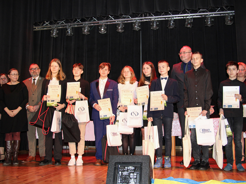 Gala podsumowująca Dolnośląski Konkurs Poetycki pt. „W podziękowaniu za beatyfikację Księdza Kardynała Stefana Wyszyńskiego” (fot. SP im. J. Badury w Międzyborzu).