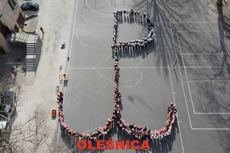 Znak Polski Walczącej w Szkole Podstawowej nr 7 w Oleśnicy