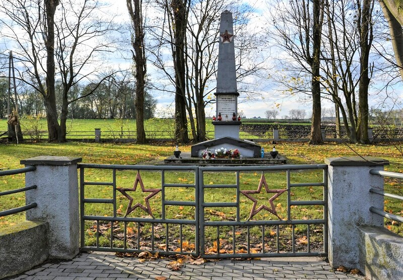 Demontaż pomnika poświęconego Armii Czerwonej w gminie Prószków (woj. opolskie) z udziałem prezesa IPN dr. Karola Nawrockiego – 23 marca 2022