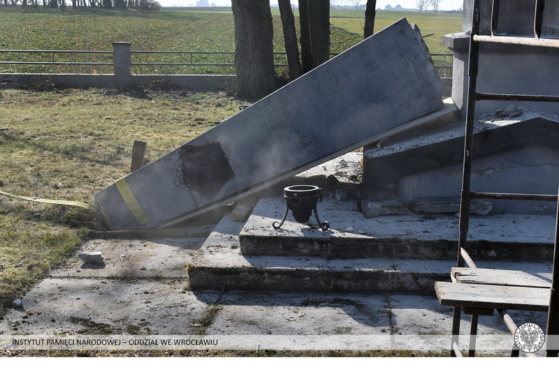 Demontaż pomnika poświęconego Armii Czerwonej w gminie Prószków (woj. opolskie) z udziałem prezesa IPN dr. Karola Nawrockiego