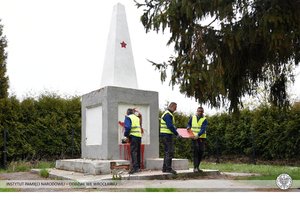 Zdemontowana z pomnika tablica poświęcona czerwonoarmistom zostanie przekazana do Muzeum Ślężańskiego w Sobótce.