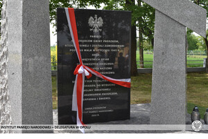 Odsłonięcie pomnika upamiętniającego ofiary totalitaryzmów – Folwark (woj. opolskie), 11 maja 2022
