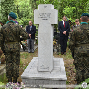 Poświęcenie nowego nagrobka żołnierza z Monte Cassino