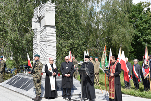 Modlitwa ekumeniczna pod pomnikiem poświęconym ofiarom Zbrodni Wołyńskiej.