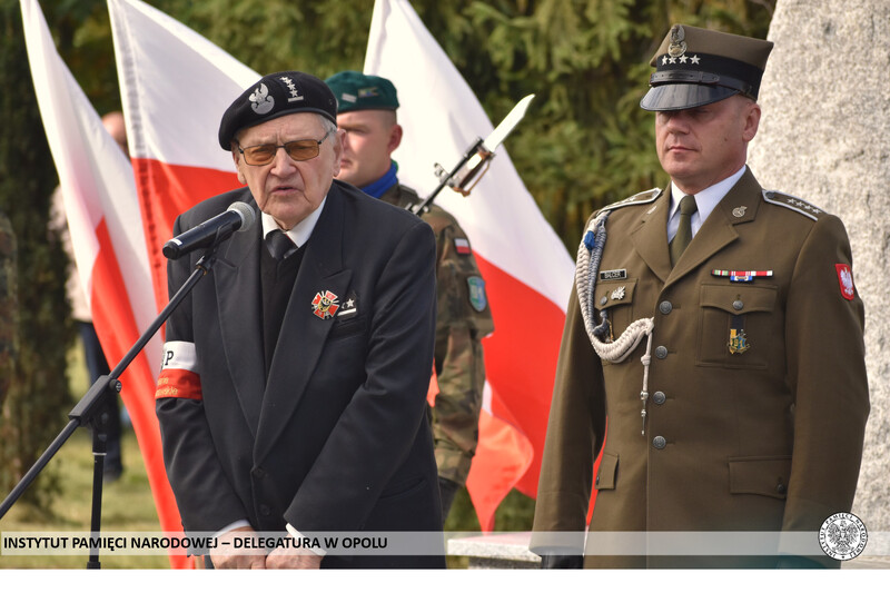 Przy mikrofonie: Stanisław Wołczaski. Fot. Dominik Wojtkiewicz (IPN)