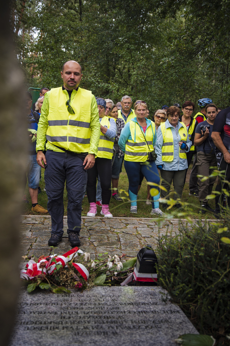 I Rajd Rowerowy Pamięci Ofiar Niemieckich Obozów na Dolnym Śląsku – Jelcz – Laskowice, 23 września 2023. Fot. Agata Ligęcka (IPN)