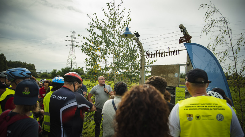 I Rajd Rowerowy Pamięci Ofiar Niemieckich Obozów na Dolnym Śląsku – Jelcz – Laskowice, 23 września 2023. Fot. Agata Ligęcka (IPN)