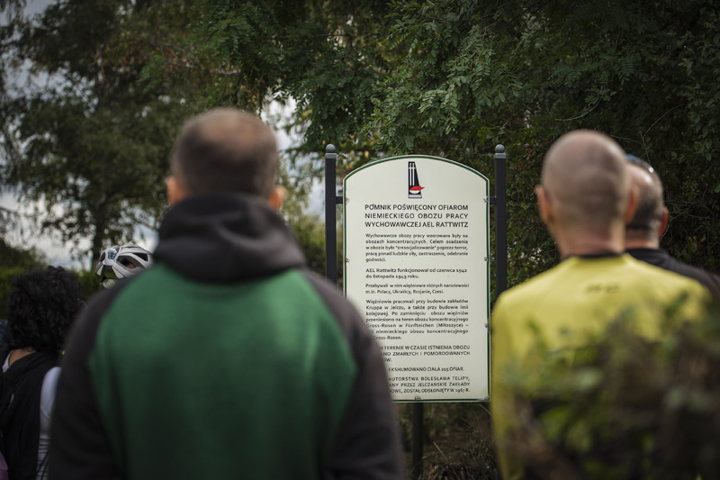 I Rajd Rowerowy Pamięci Ofiar Niemieckich Obozów na Dolnym Śląsku – Jelcz – Laskowice, 23 września 2023. Fot. Agata Ligęcka (IPN)