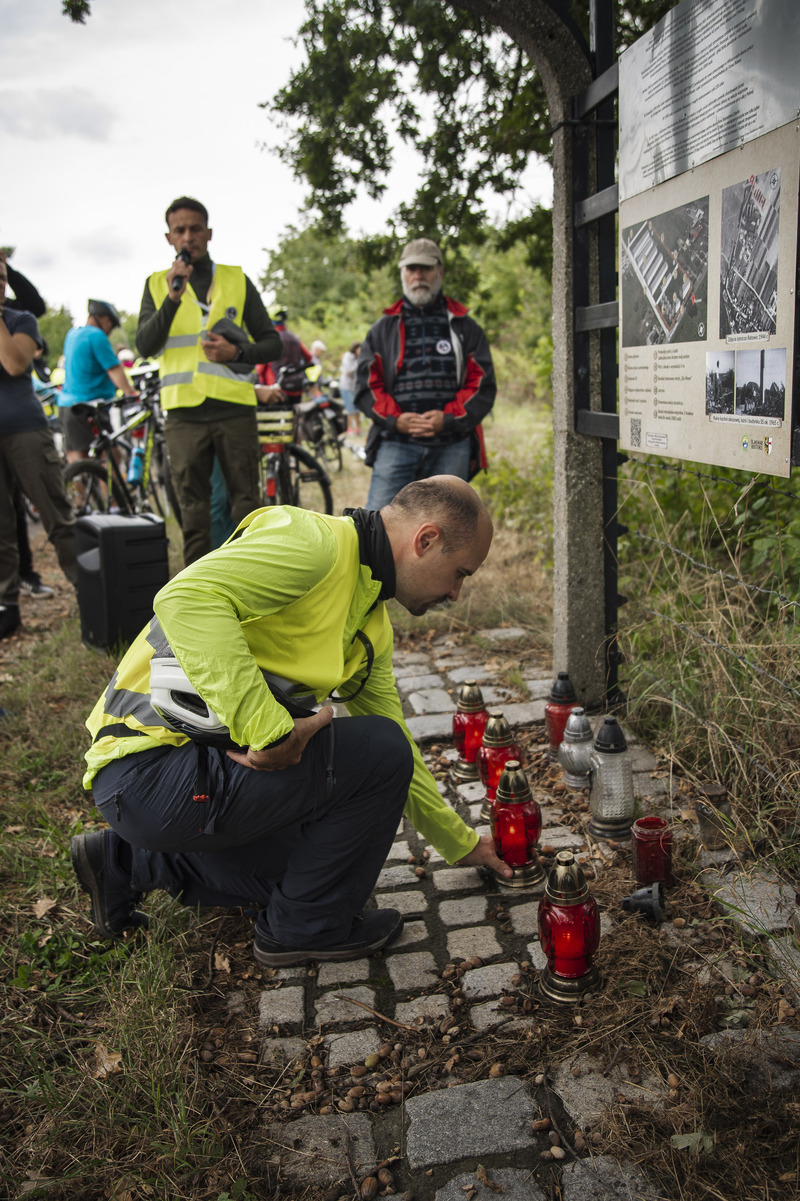 I Rajd Rowerowy Pamięci Ofiar Niemieckich Obozów na Dolnym Śląsku – Jelcz – Laskowice, 23 września 2023. Fot. Agata Ligęcka (IPN)