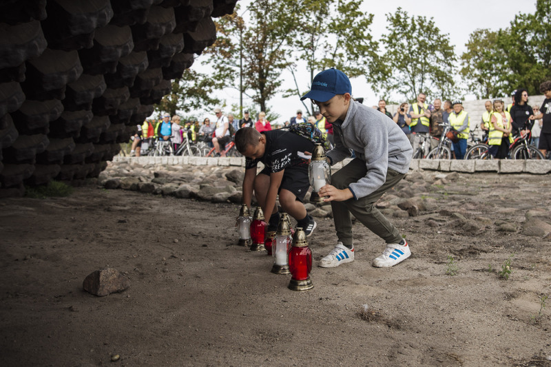 I Rajd Rowerowy Pamięci Ofiar Niemieckich Obozów na Dolnym Śląsku – Jelcz – Laskowice, 23 września 2023. Fot. Agata Ligęcka (IPN)