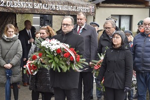 Odsłonięcie obelisku wraz z tablicą poświęconą żołnierzom Armii Krajowej - Dziadowa Kłoda, 4 stycznia 2024/ fot. M.Parysek IPN Wrocław