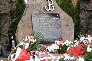 Odsłonięcie obelisku wraz z tablicą poświęconą żołnierzom Armii Krajowej - Dziadowa Kłoda, 4 stycznia 2024/ fot. M.Parysek IPN Wrocław