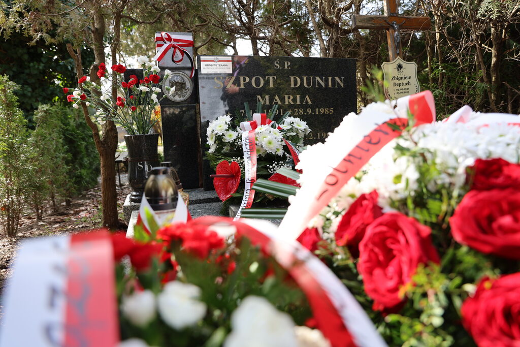 W Dzień Kobiet uroczyście oznaczyliśmy grób trzech weteranek walk o wolność i niepodległość Polski, działaczek Armii Krajowej i Zrzeszenia „Wolność i Niezawisłość” – Wrocław, 8 marca 2026