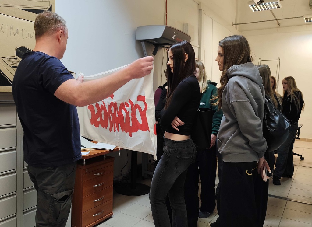 Wizyta uczniów z XVI Liceum Ogólnokształcącego w Oddziałowym Archiwum IPN - Wrocław, 10 marca 2026