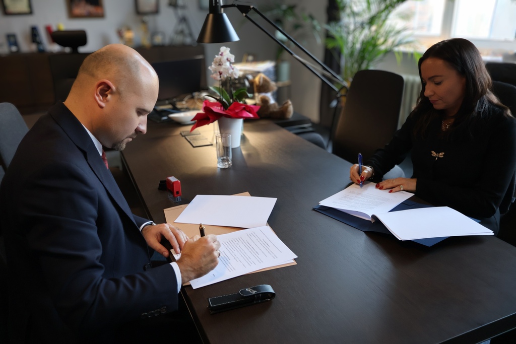 Podpisano porozumienie pomiędzy Oddziałem Instytutu Pamięci Narodowej – Komisją Ścigania Zbrodni przeciwko Narodowi Polskiemu we Wrocławiu a Dolnośląskim Ośrodkiem Doskonalenia Nauczycieli - Wrocław, 9 marca 2026