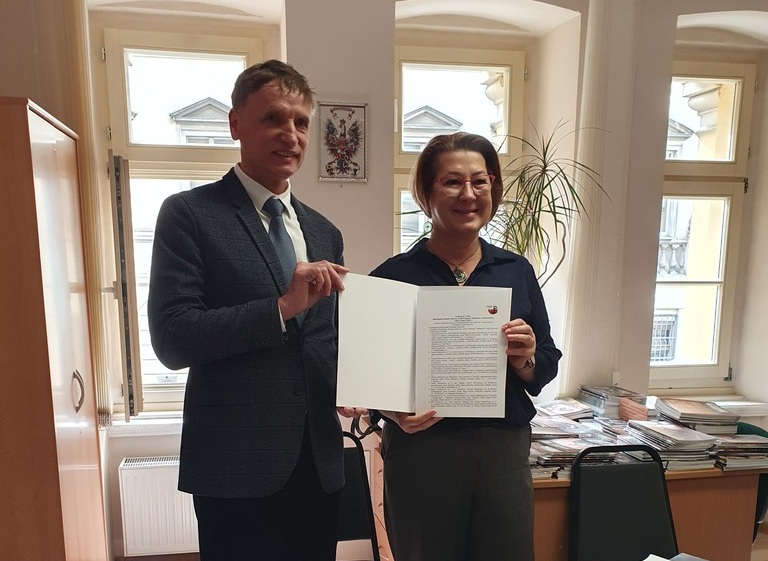 Oddział IPN we Wrocławiu kontynuuje opiekę merytoryczną nad projektem memoratywno-edukacyjnym: Dolnośląska Rodzina Szkół im. Armii Krajowej i Bohaterów Armii Krajowej - Wrocław, 24 marca 2026