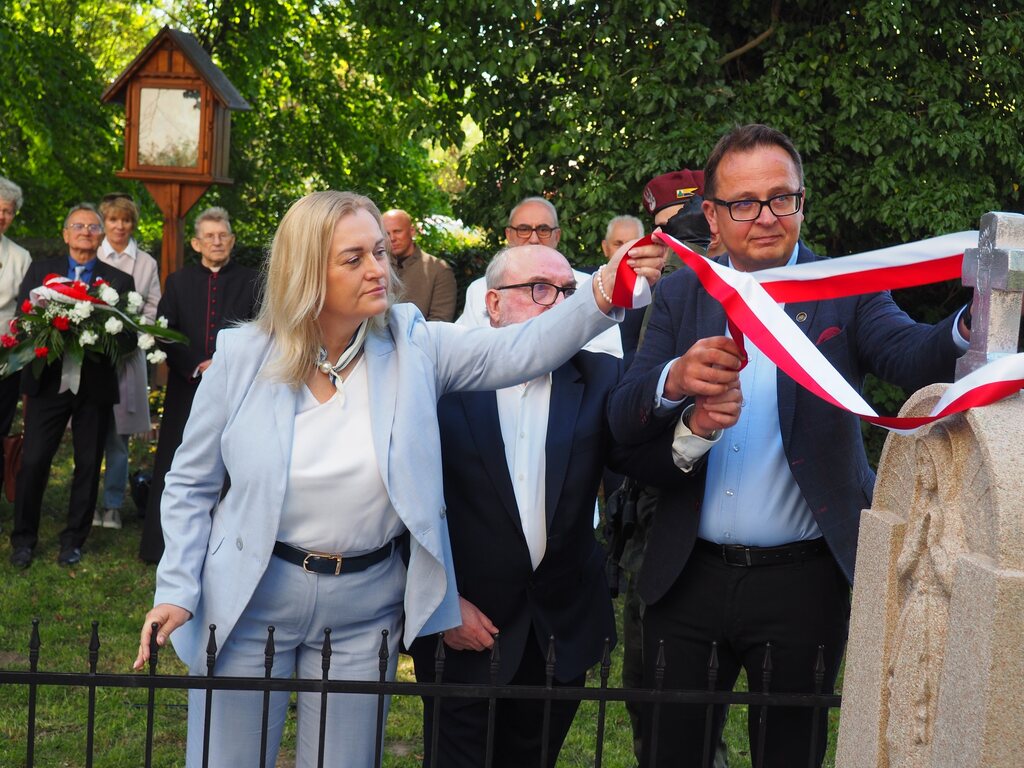 "W służbie Bogu i Ojczyźnie". Uroczystość oznaczenia grobu księdza majora Mariana Czecha insygnium „Grób Weterana Walk o Wolność i Niepodległość Polski” - Nowolesie, 10 maja 2026